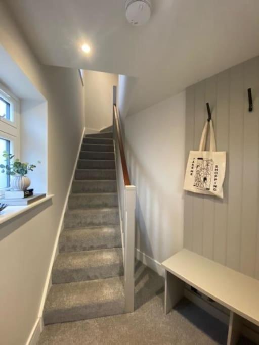 New Modern Studio Apartment Near To City Centre Salisbury Ngoại thất bức ảnh